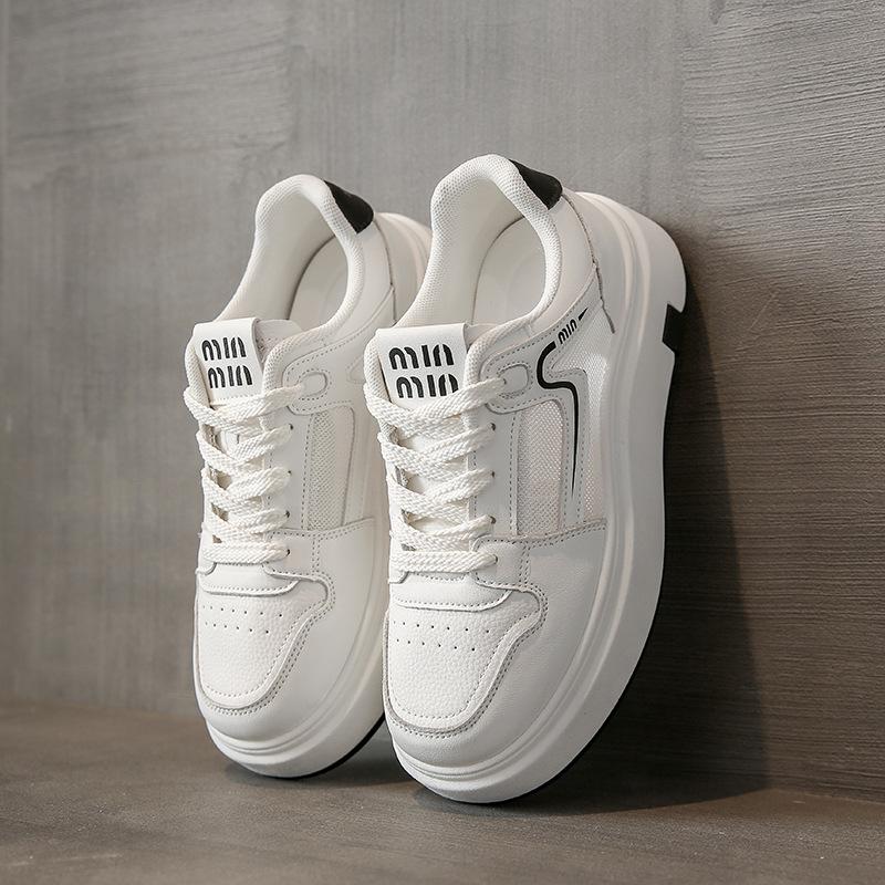 Dicke Sohle kleine weiße Schuhe Damen Sommer 2025 neu atmungsaktives Mesh rutschfest erhöhend Muffinboden Mesh-Schuhe Damen flache Grundplatten-Schuhe
