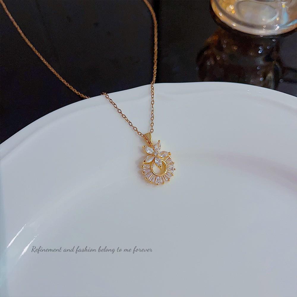 18K Gold Titanium Rhombus Clavicle Chain Necklace - Women’s Trendy Geometric Choker Pendant