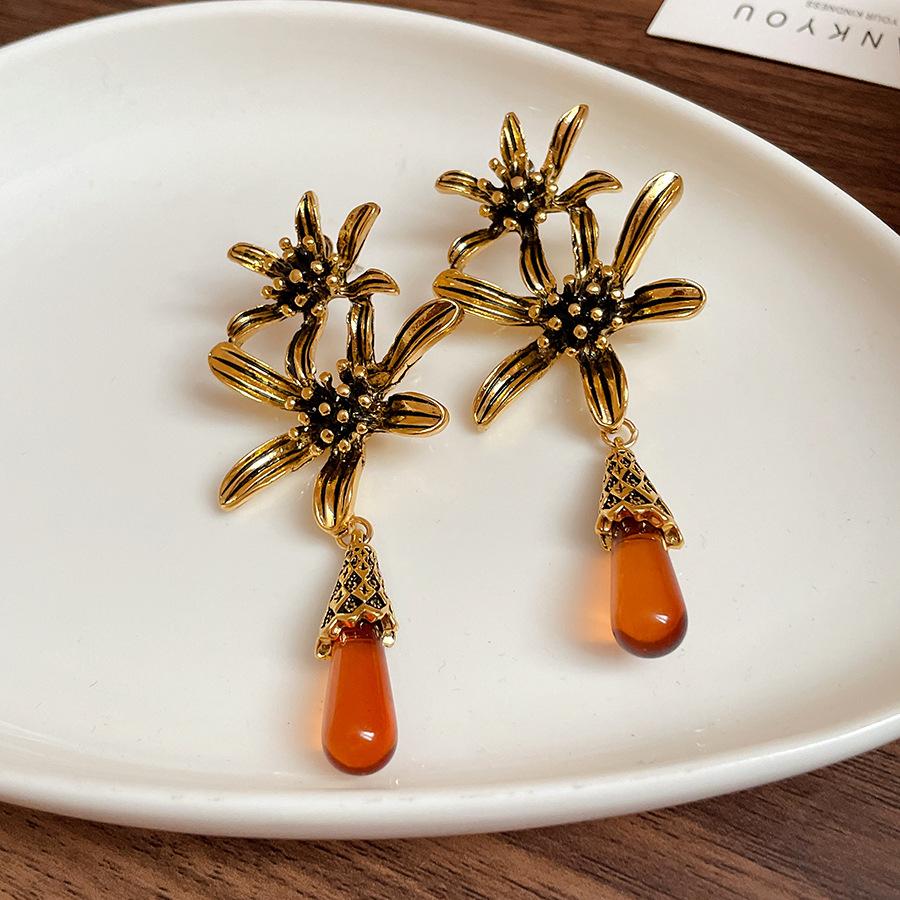 

Silver needle resin flower water drop fringed earrings light luxury high-end stud earrings vintage medieval niche earrings women