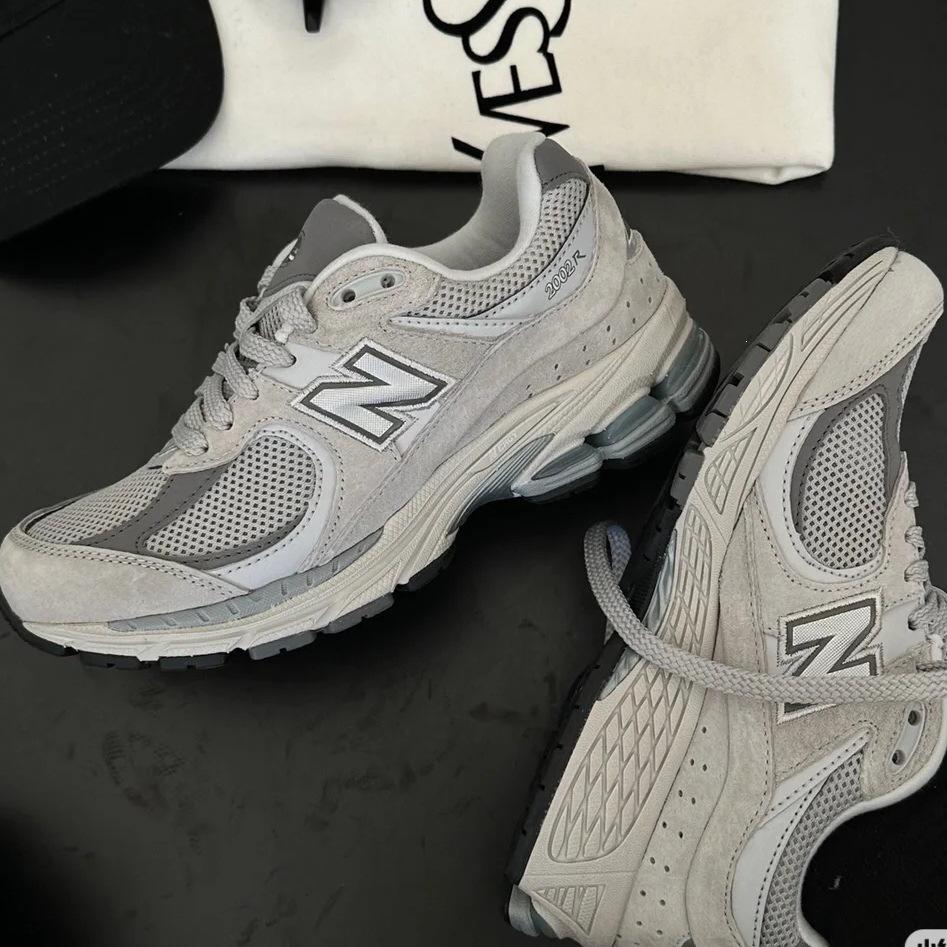 Schuhe Welle New Balance Wei nbr yuan Vorfahre Grau nb Retro Wildleder Laufschuhe Herren und Damen Dad Shoes