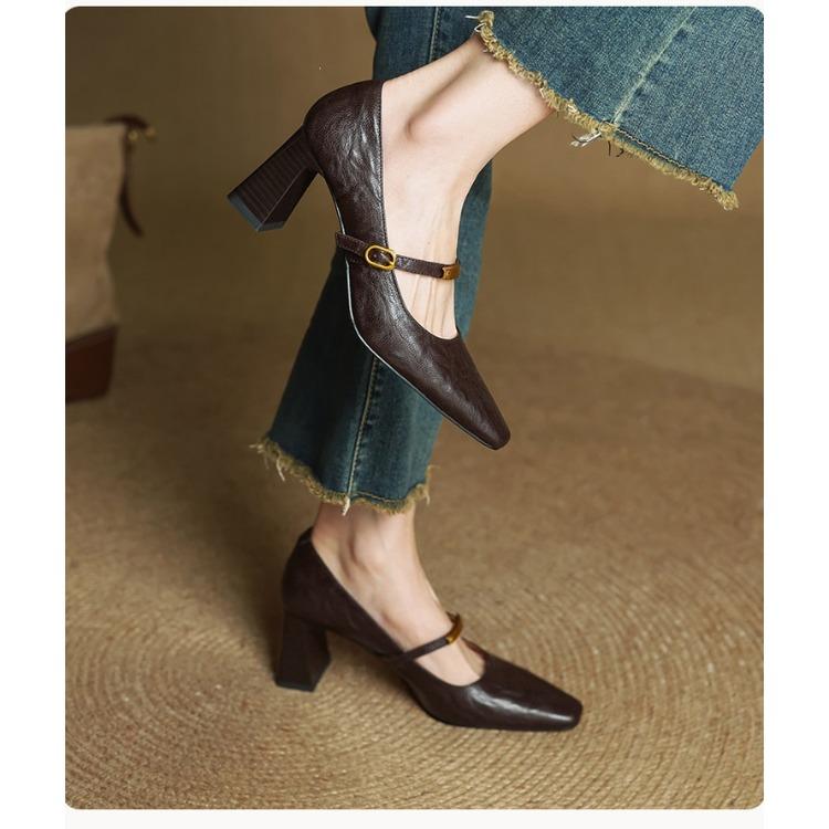 Erste Schicht Schaffell Französisch Retro Quadratische Spitze Hohe Absätze Damen Frühling und Herbst Dicker Absatz Braune Einzelne Schuhe Große Größe