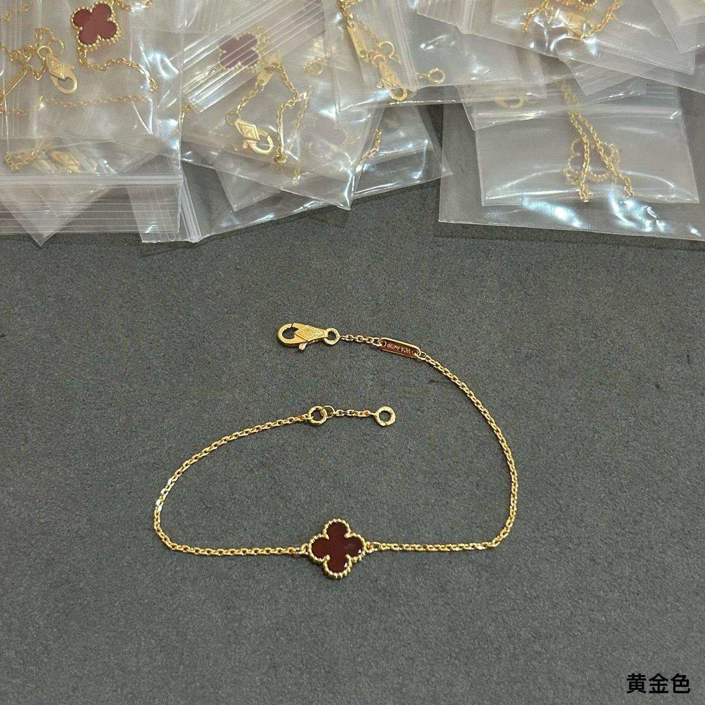 Браслет на Новый год Красная нить Четырехлистный клевер Женский Нишевый Старший стиль Популярный на Xiaohongshu Новогодние украшения