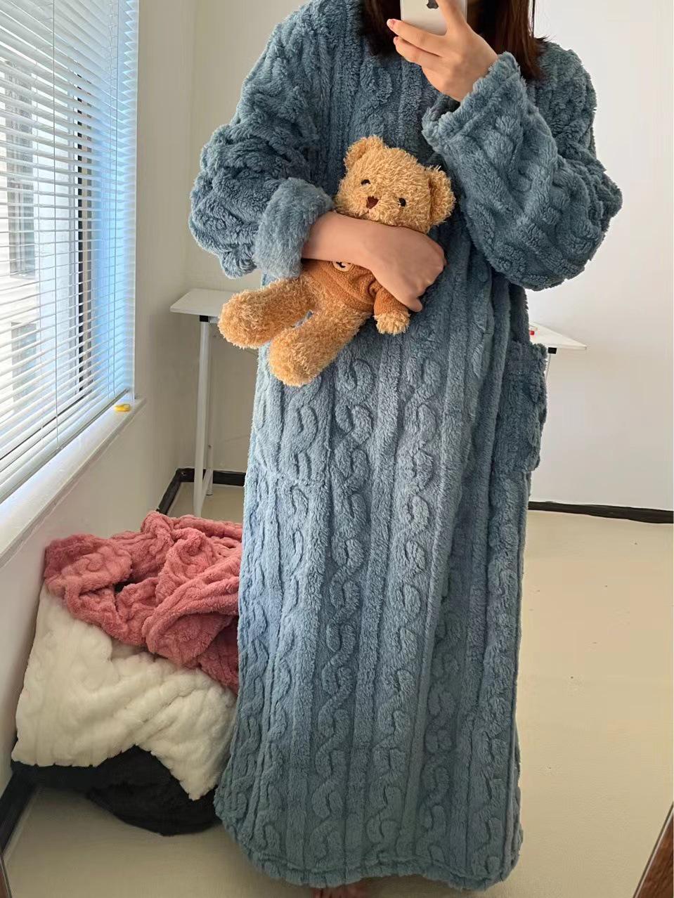 

Жакардовий халат з коралового флісу - Тепла зимова піжама та домашній нічний одяг Small, Length 115cm, 80-160kg fit темно-синього кольору