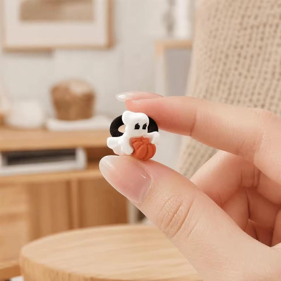 10 Stück Süßes Halloween Haargummis Set für Mädchen – Verspielte Kürbis-, Geist- und Fledermaus-Katzen-Designs, Perfektes Halloween-Geschenk für Mädchen