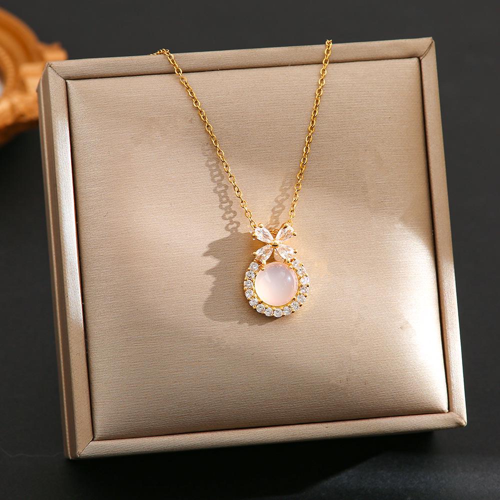 Elegante Pingente de Cabacinha com Fecho de Paz de Jade - Corrente para Clavícula em Aço Titânio no Estilo Chinês Retro