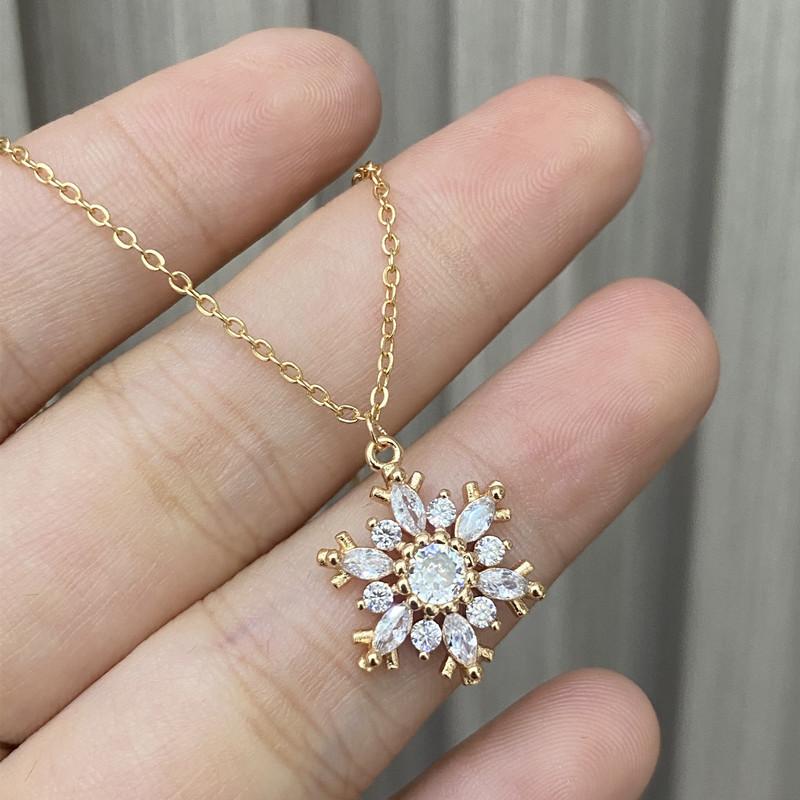 Hot-selling Seiko flash diamond snowflake necklace wind light luxury temperament collarbone chain jewelry wholesale