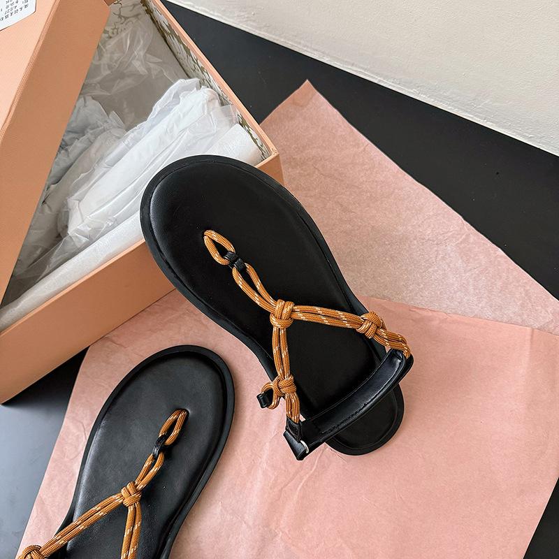 Large size casual sandals women's 2025 European and American new flat bottom thick sole cross sandals foreign trade models