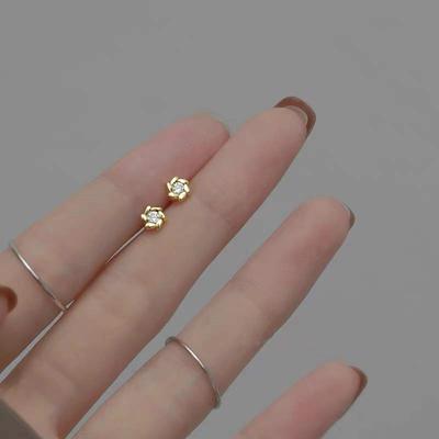 Cercei cu flori din argint S925, cu diamante, cercei pentru femeie, lumina de lux, design minoritar, cercei rafinati si versatili.
