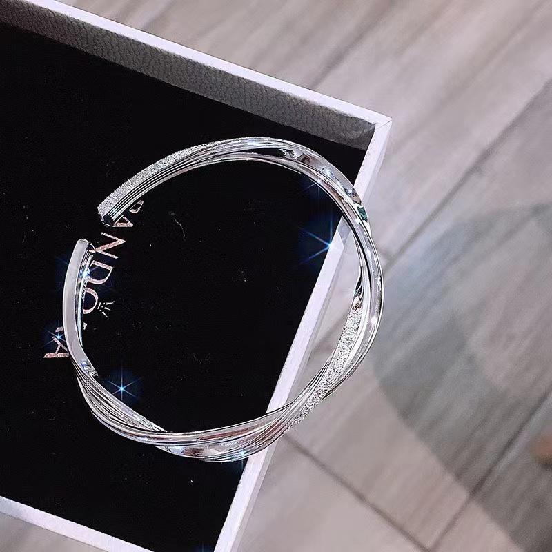High-End Mobius Wrap Bracelet: Intertwined Twisted Rope Design for Women - Perfect Couple's Gift
