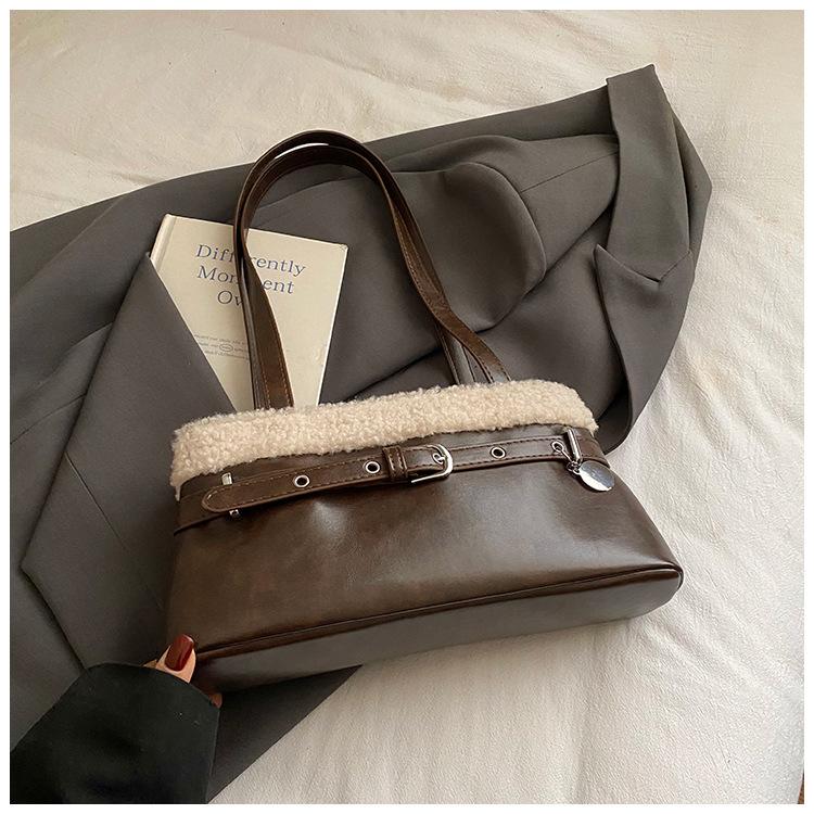 Lamb wool splicing shoulder bag women's 2025 autumn and winter new women's versatile commuter niche baguette armpit bag