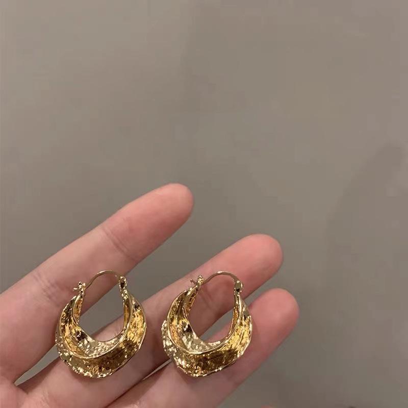 French Retro Metal Pleated Hoop Earrings - Minimalist Cold Style Design.
