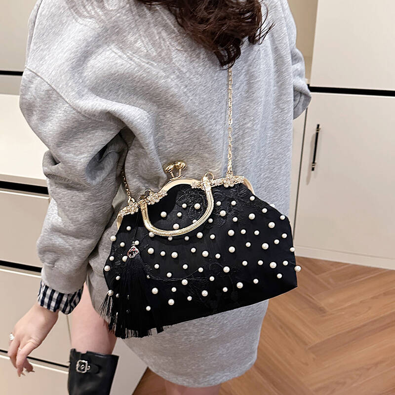 Fashi Chinese-Style White Pearl Embroidered Handbag Vintage Metal Clasp Evening Clutch Fringe Pendant Women's Handbag