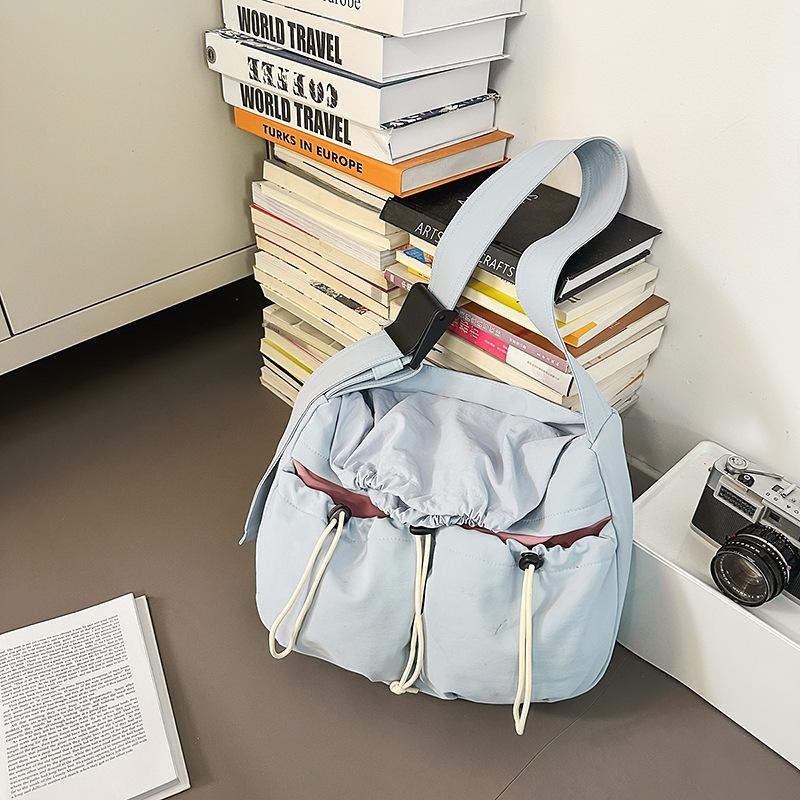 

Плиссированная сумка Новая популярная модная повседневная наплечная сумка Большая вместительная сумка-мессенджер Классная сумка для поездок на работу светло-синий