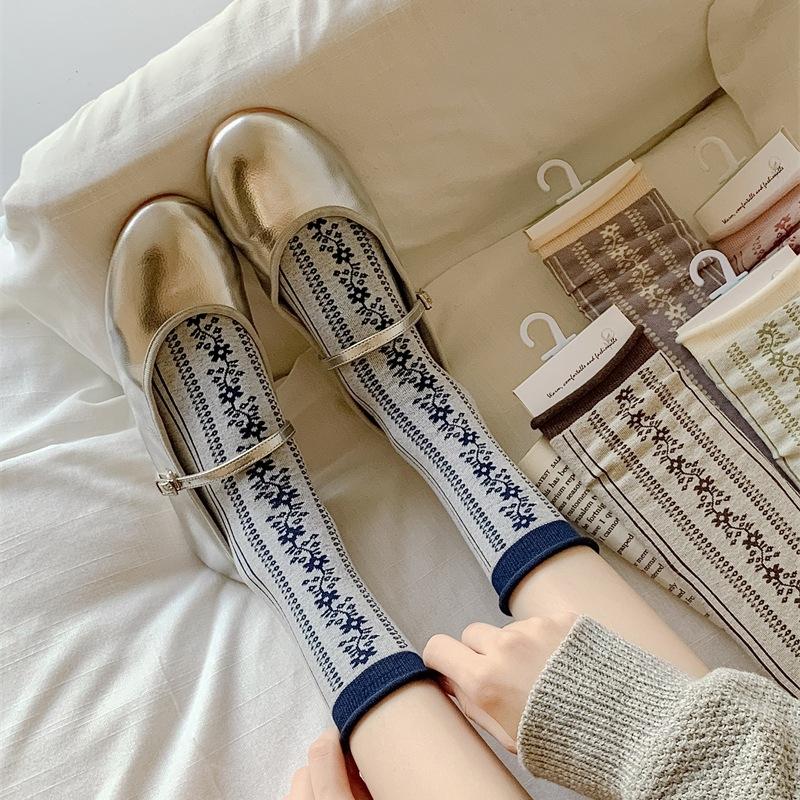 Female Spring and Summer Thin Small Literature Retro Flower Roll Edge Breathable Boneless In The Tube Pile Socks