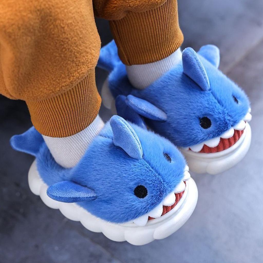 Children's Cotton Slippers, Cartoon Cute Shark for Boys and Girls In Winter, Warm and Thick Plush Slippers for Home Use