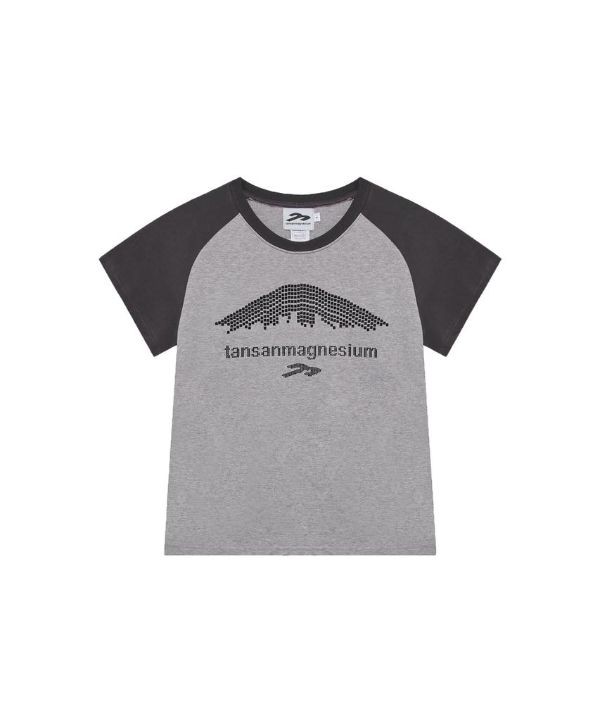 Tansanmageunesyum Raglan Dot Mountain Logo T-Shirt