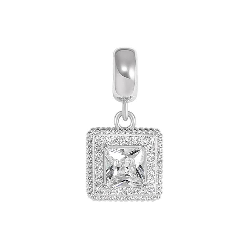 Zircon square pendant necklace, original design, fashionable, simple and high-end color treasure sugar square bag necklace.
