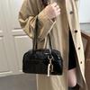A Retro, Large-capacity, Casual, Daily Underarm Bag for Women with A Single Shoulder for Commuting