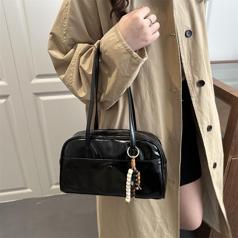 A Retro, Large-capacity, Casual, Daily Underarm Bag for Women with A Single Shoulder for Commuting