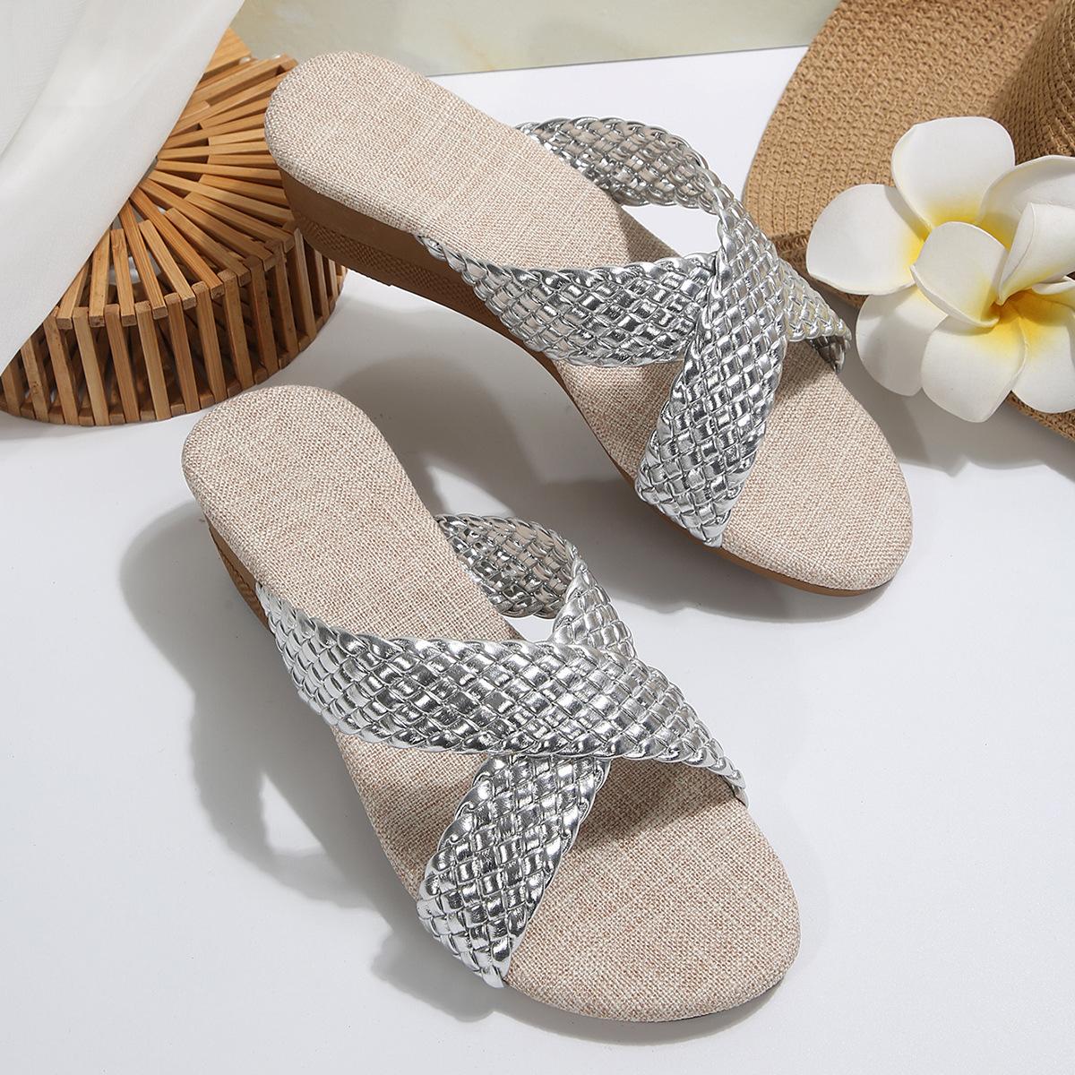 

European and American large size solid color new summer round head slope heel fashion casual wear one word sandals women 43 серебряный