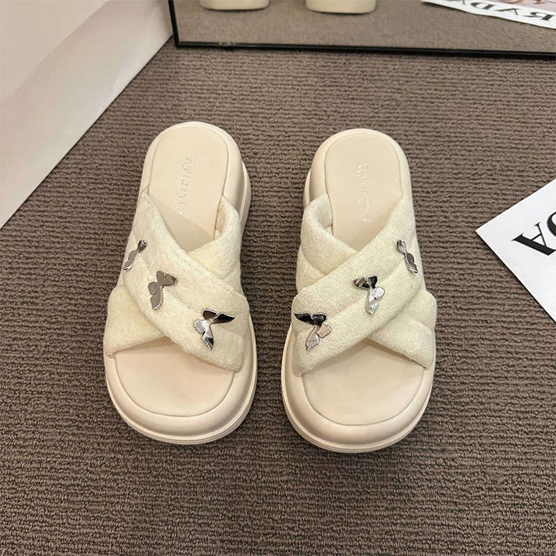 

Summer slippers women s wear 2025 new Internet celebrity thick bottom heightening one-word drag niche high-end non-slip cool slippers 40 бежевый