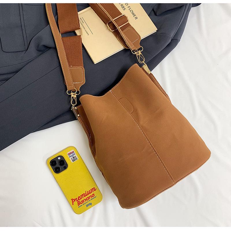 Bucket Bag - Chic Minimalist Shoulder and Crossbody Handbag for Women