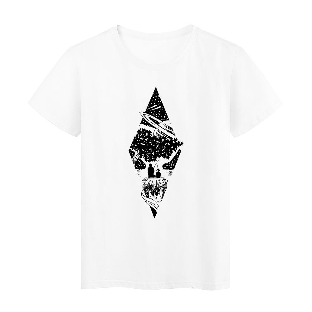 Schwarzer Mond und Wald Grafikbedruckte T-Shirts Damen Kosmische Glaubensserie Kurzarm Vintage Lässiger Stil