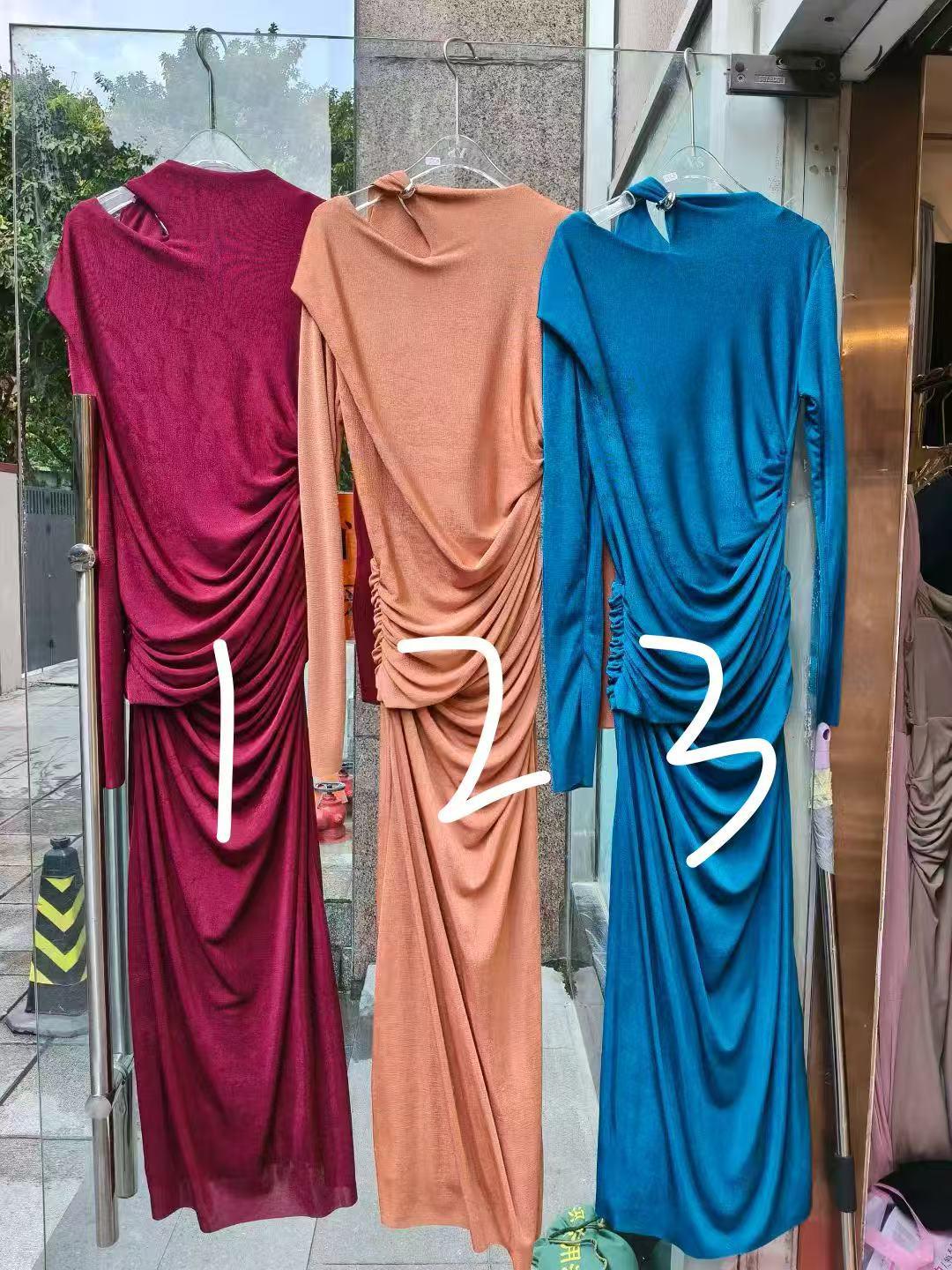 In-Stock Vietnamese Designer Hollow Pleated Dress: New Solid Color, Slim Fit, European & American Style M