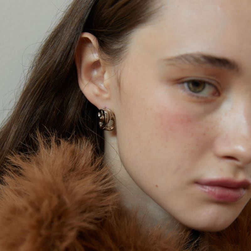 LOVE ME MONSTER Oyster Earrings (L243MER020)