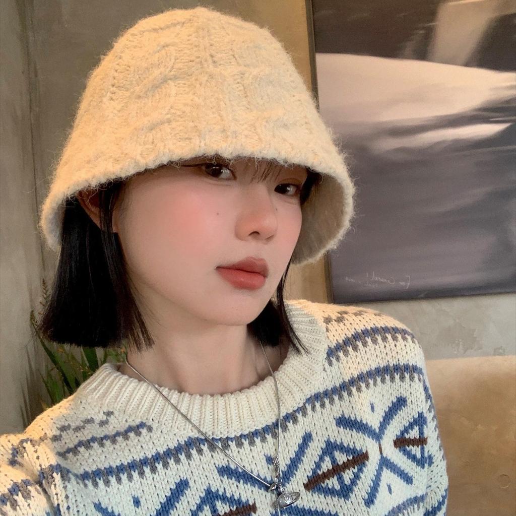 Retro White Crocheted Knitted Fisherman Hat for Women in Autumn and Winter with Big Head Circumference and Face Small Basin Hat Style Bucket Hat