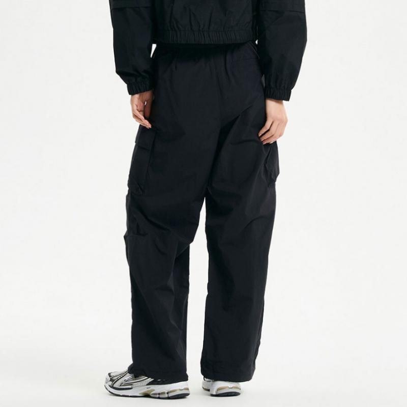 New Balance Nbnte2w402 Women Lightweight Woven Wide Cargo Pants  Black 