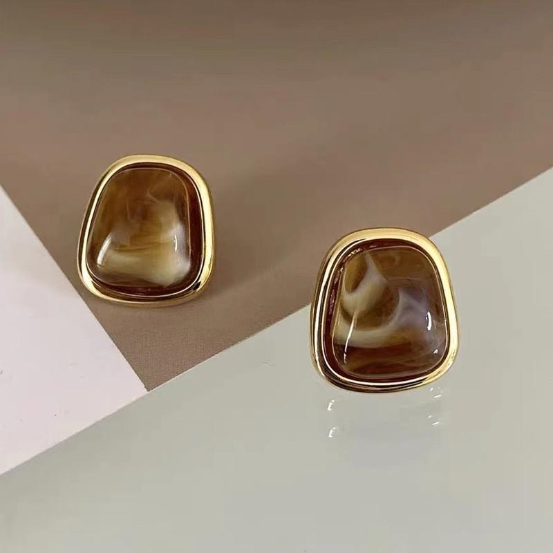 Retro Palace Style Oval Stud Earrings for Women Geometric Brown Resin Earrings Casual Party Wedding Jewelry Accessories Gifts