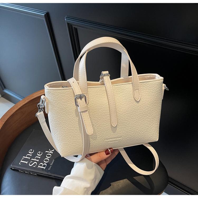 Premium Fashion Handbag Women's 2025 New Versatile Small Square Bag Simple Shoulder Messenger Bag