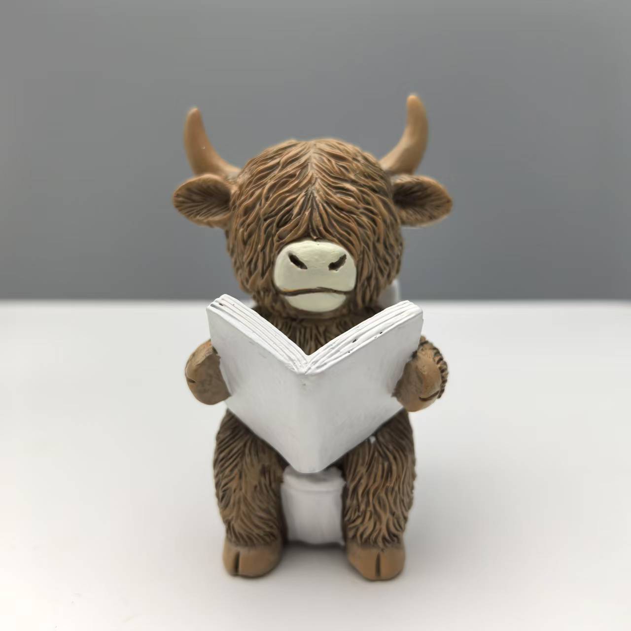 

Funny Highland Cow Bathroom Decor - Bathtub & Reading on Toilet Figurines, Cute Farmhouse Decoration with Book , Home Decoration