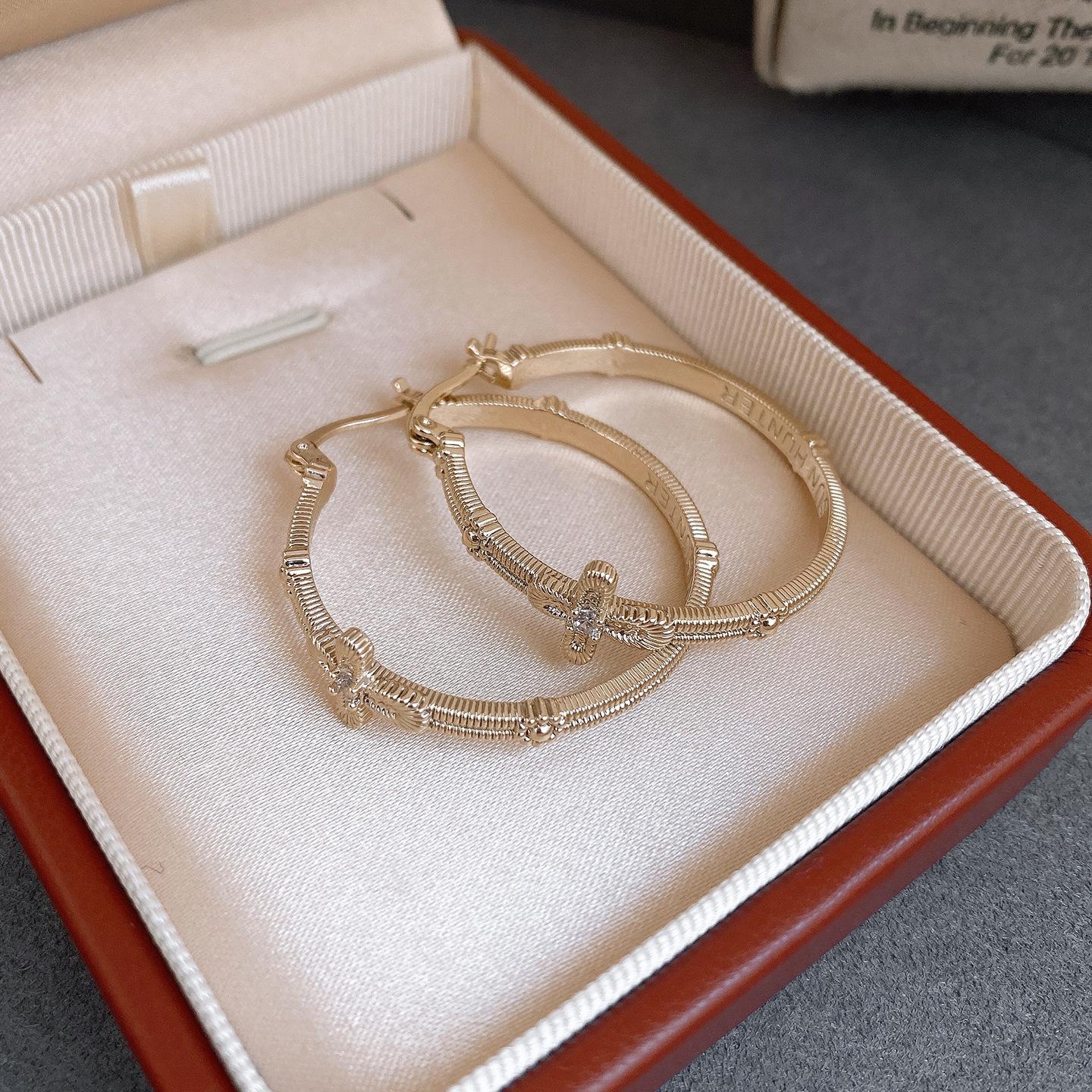 10k светлое золото гальваническое покрытие циркон круглый крест ушная пряжка легкая роскошь серьги европейские и американские персонализированные серьги