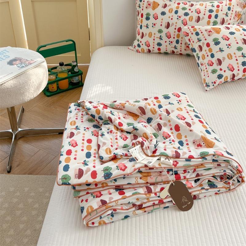 Lightweight Knitted Comforter Cute Cartoon Pattern Skin Friendly Thin Summer Quilt Air Conditioner Duvet for Home