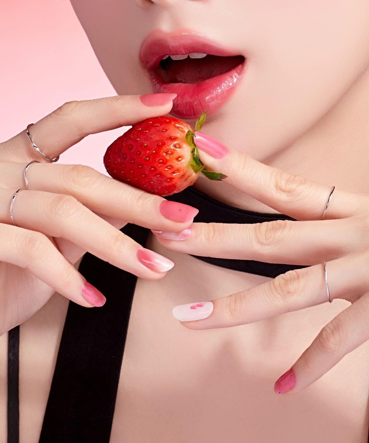 Strawberry Tanghulu Stick-on Gel Nails
