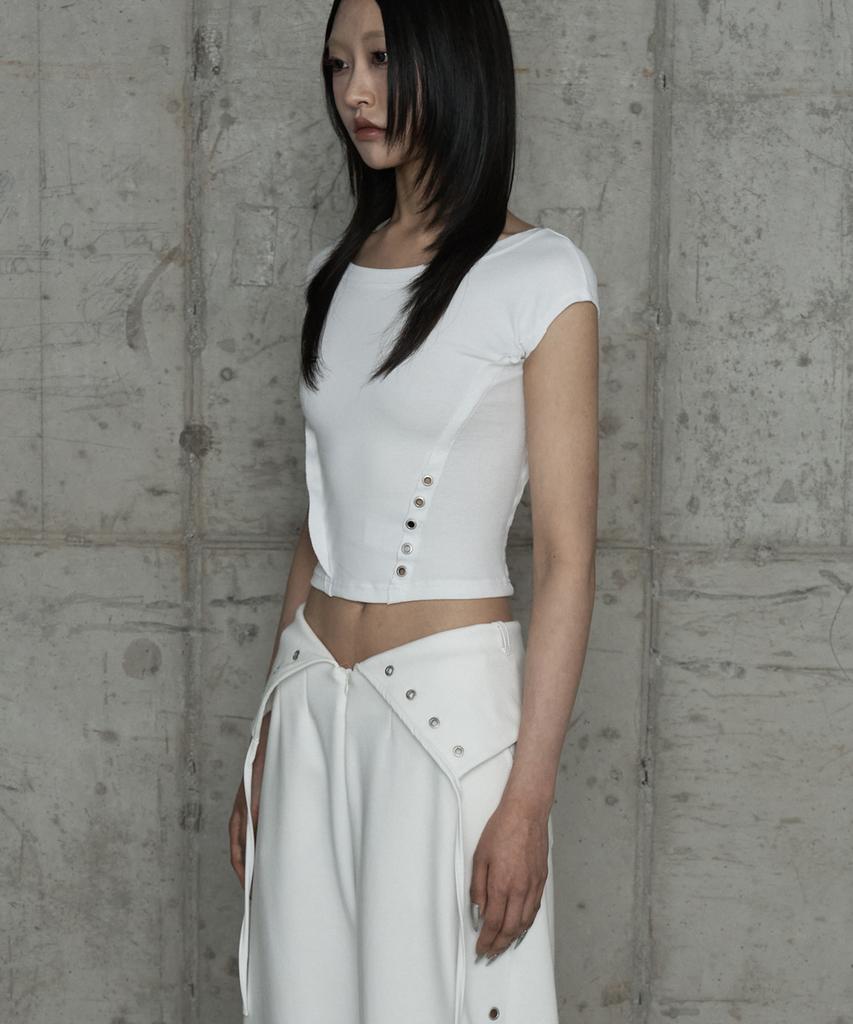 ETRE AU SOMMET Pigment Damage Panel Short Top (Ivory)