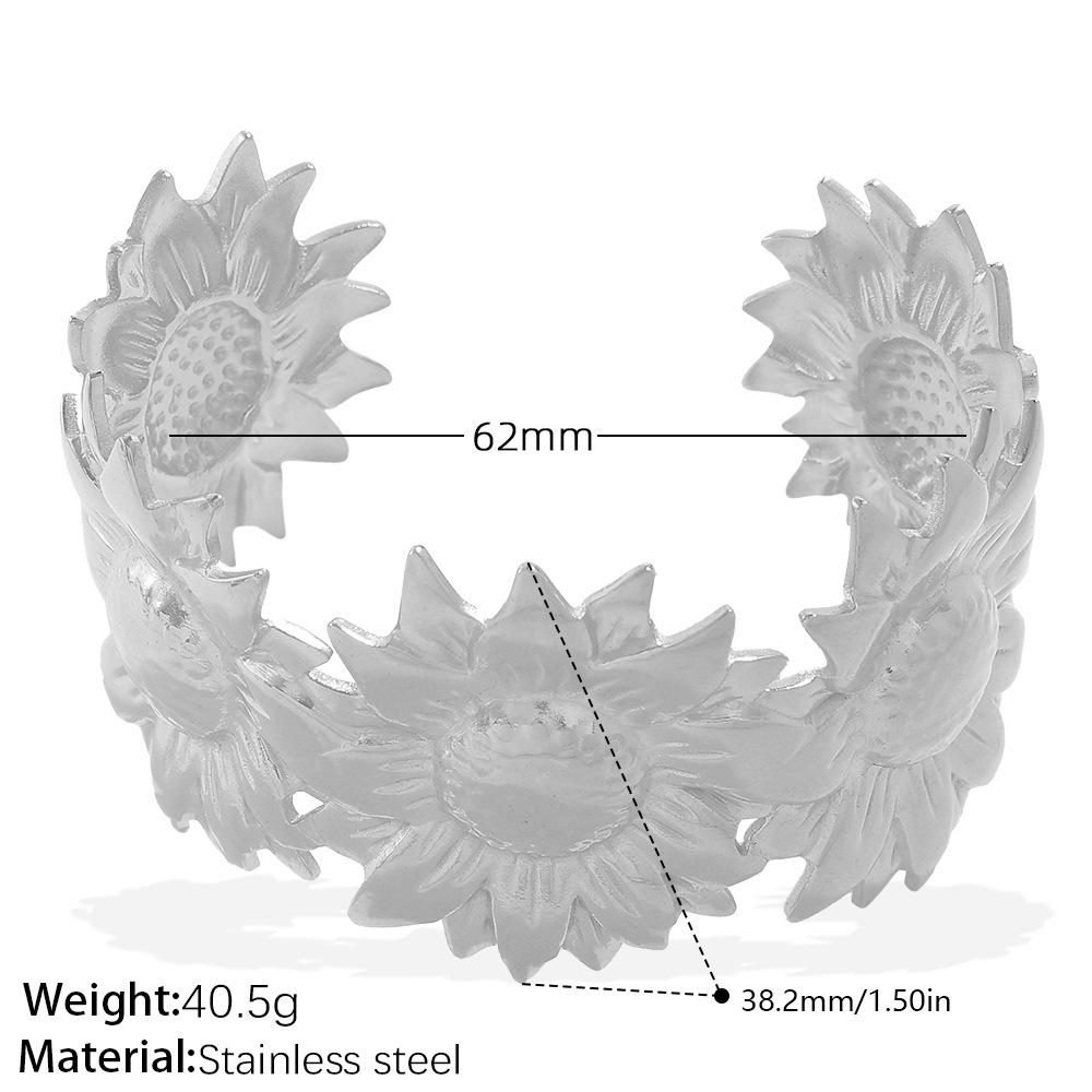 Hong Kong style retro exaggerated flower bracelet stainless steel gold-plated light luxury high-end bracelet jewelry women