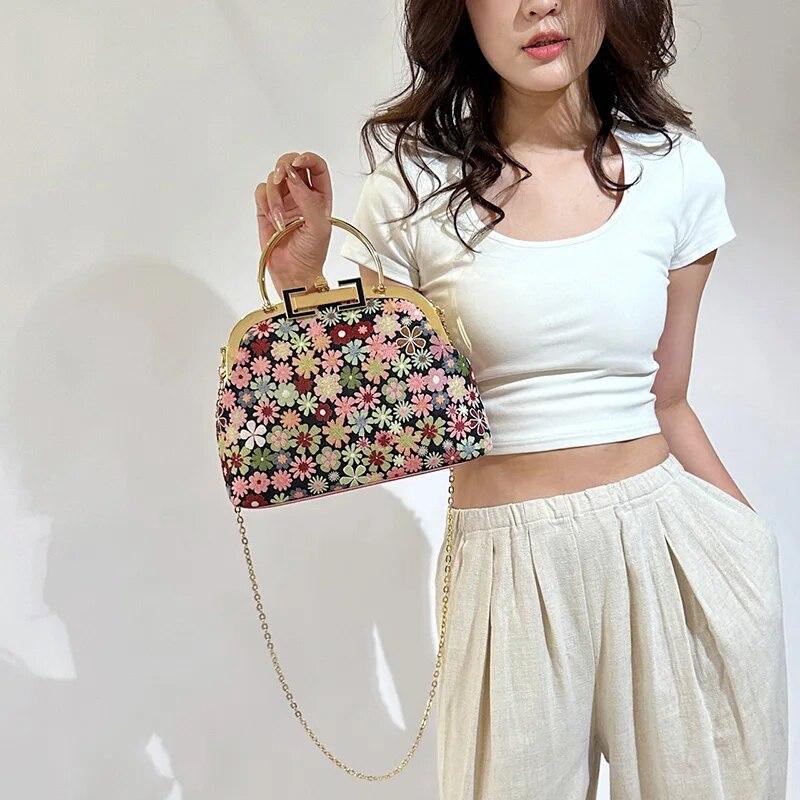 2026 New Vintage Women Original Handmade Chain Shoulder Bags Wedding Top Handle Totes Lady Lock Shell Clip Flower Small Handbags