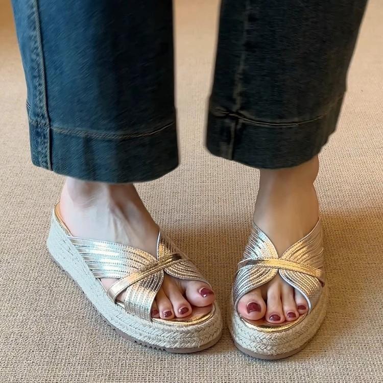 5Cm~ Fashion Splicing Hollow Straw Woven Wedge Sandals Simple and Versatile Casual Wear Open-toed Thick-soled Cool Slippers