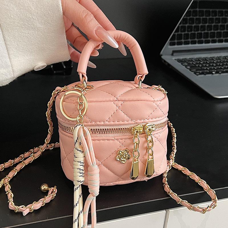 New Product Fashionable Small Fragrant Style Rhombus Chain Portable Box Bag Versatile Temperament Personalized Messenger Change Bag Woman