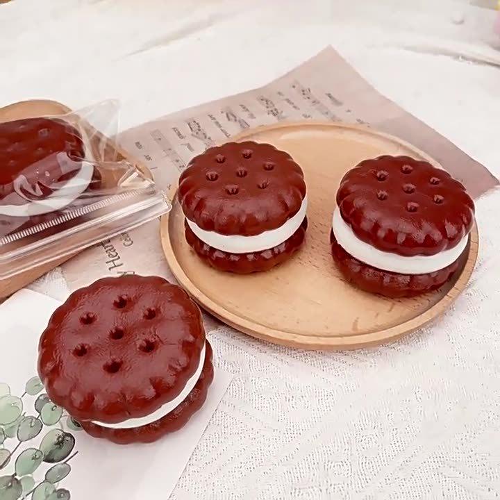 Silicone Muddy Hand-Feel Chocolate Sandwich Biscuit Squeeze Toy - Slow Rebound Decompression Toy