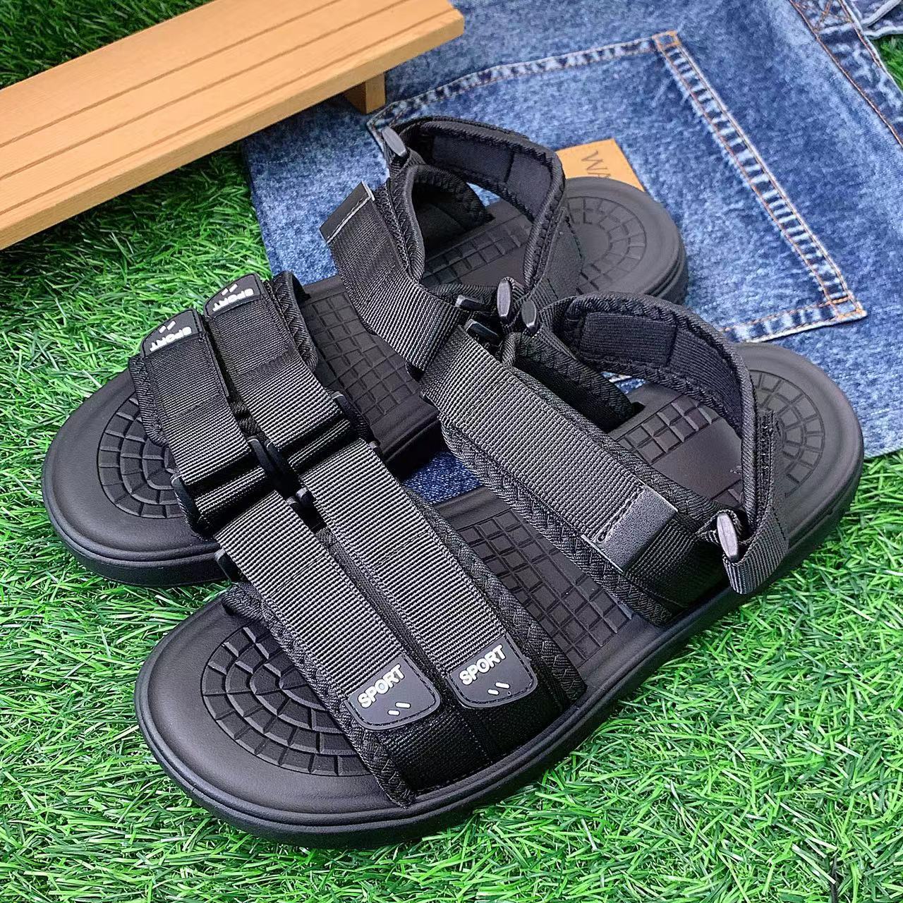 

Тапочки мужские новые летние на толстой подошве для улицы модные и удобные повседневные крутые тапочки мужские 44