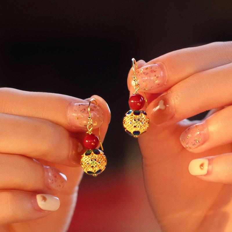 Elegant Ebony Flower Hairpin for Women – Ancient Style, High-End Feel, Simple Chinese Design, Perfect for Daily Use.