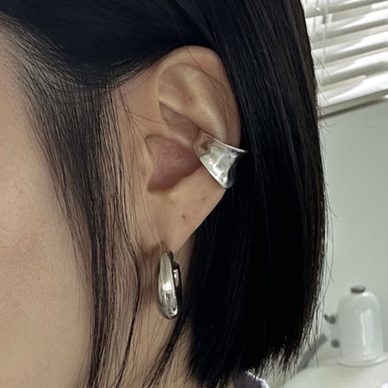

mosxe [925silver] Heavy earcuff silver