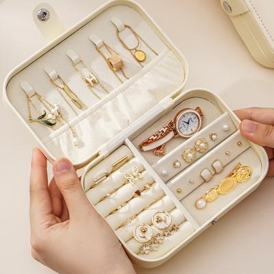 1 Stück elegante Schmuckschatulle, Halter für mehrere Ringe mit Halskettenhaken, tragbarer Aufbewahrungskoffer für Ohrringe, Schmuckschatullen mit großer Kapazität