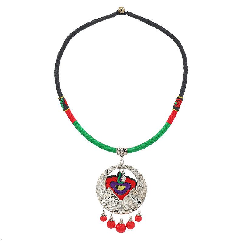 A few retro collars Miao short tassel neck chain woven Tibetan silver collarbone necklace women's performance accessories