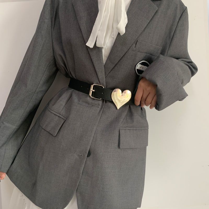 

Элегантный женский пояс с пряжкой в форме сердца из полиуретана и стильной цепочкой Black Heart