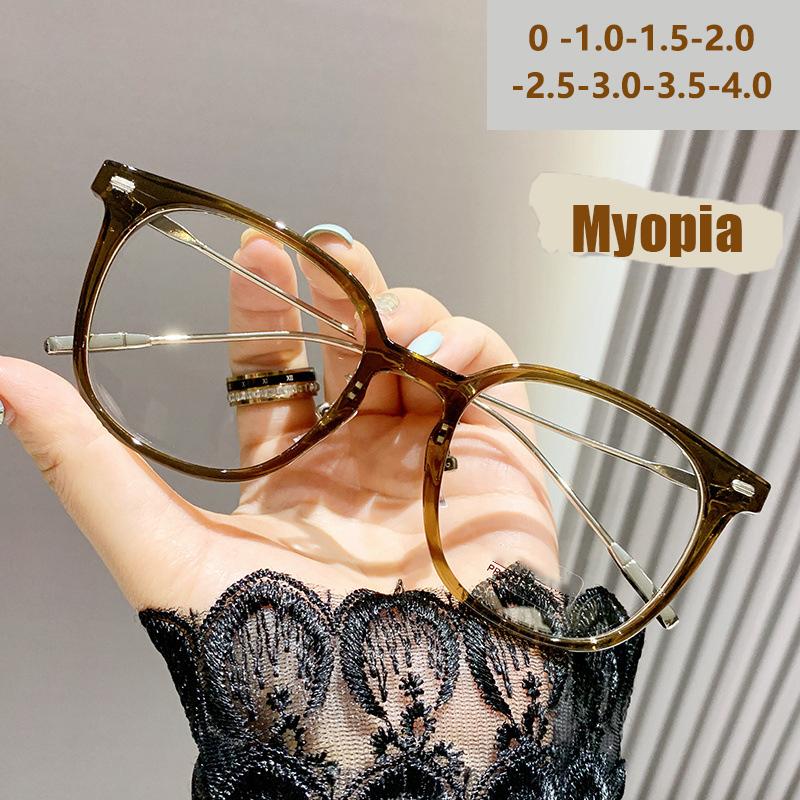 Große quadratische Rahmenbrille für Damen zur Korrektur von Kurzsichtigkeit Schmalmachender Gesichteffekt Stilvolle Brille 6036